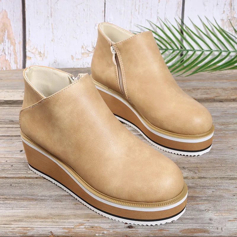 Linnea | Ankelboots med kilklack och dragkedja