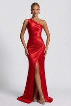Daphne | Damernas enaxlad satin maxi balklänning med slits
