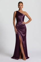 Daphne | Damernas enaxlad satin maxi balklänning med slits