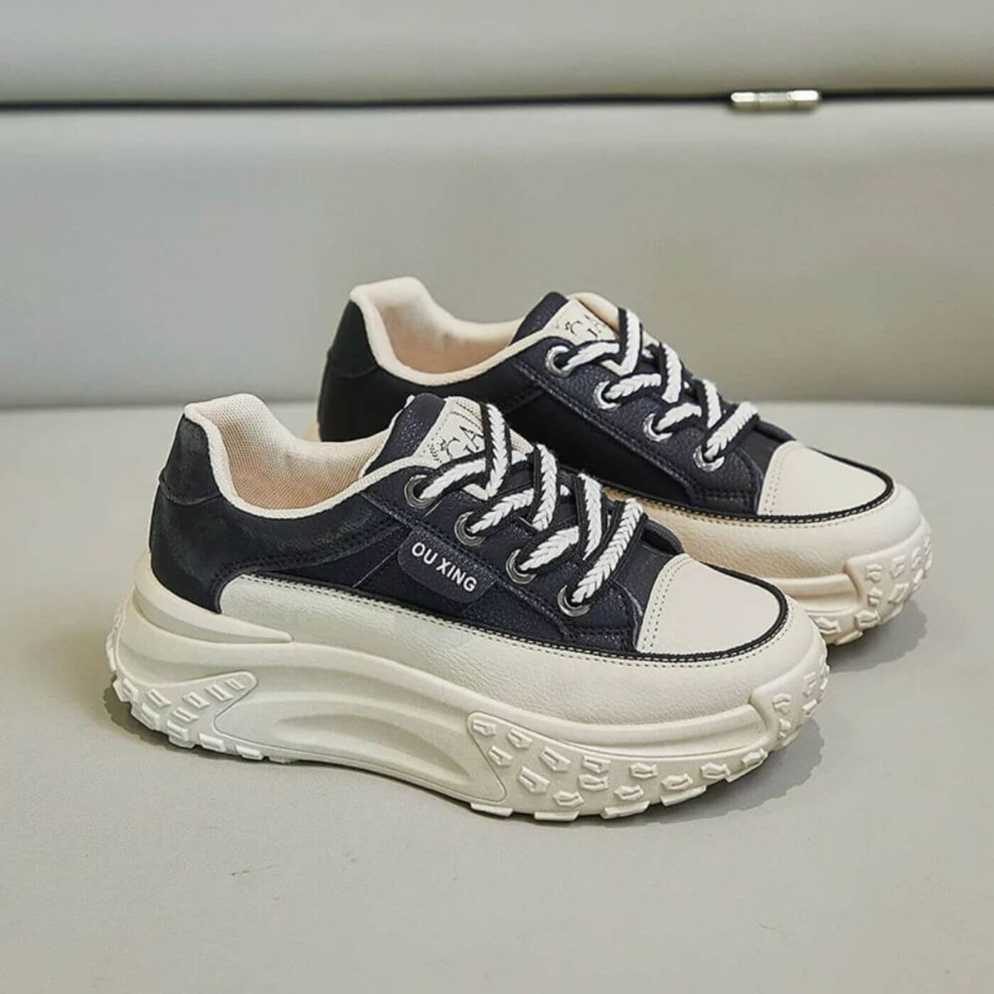 Mivora™ – Bekväma Sneakers med Hög Sula
