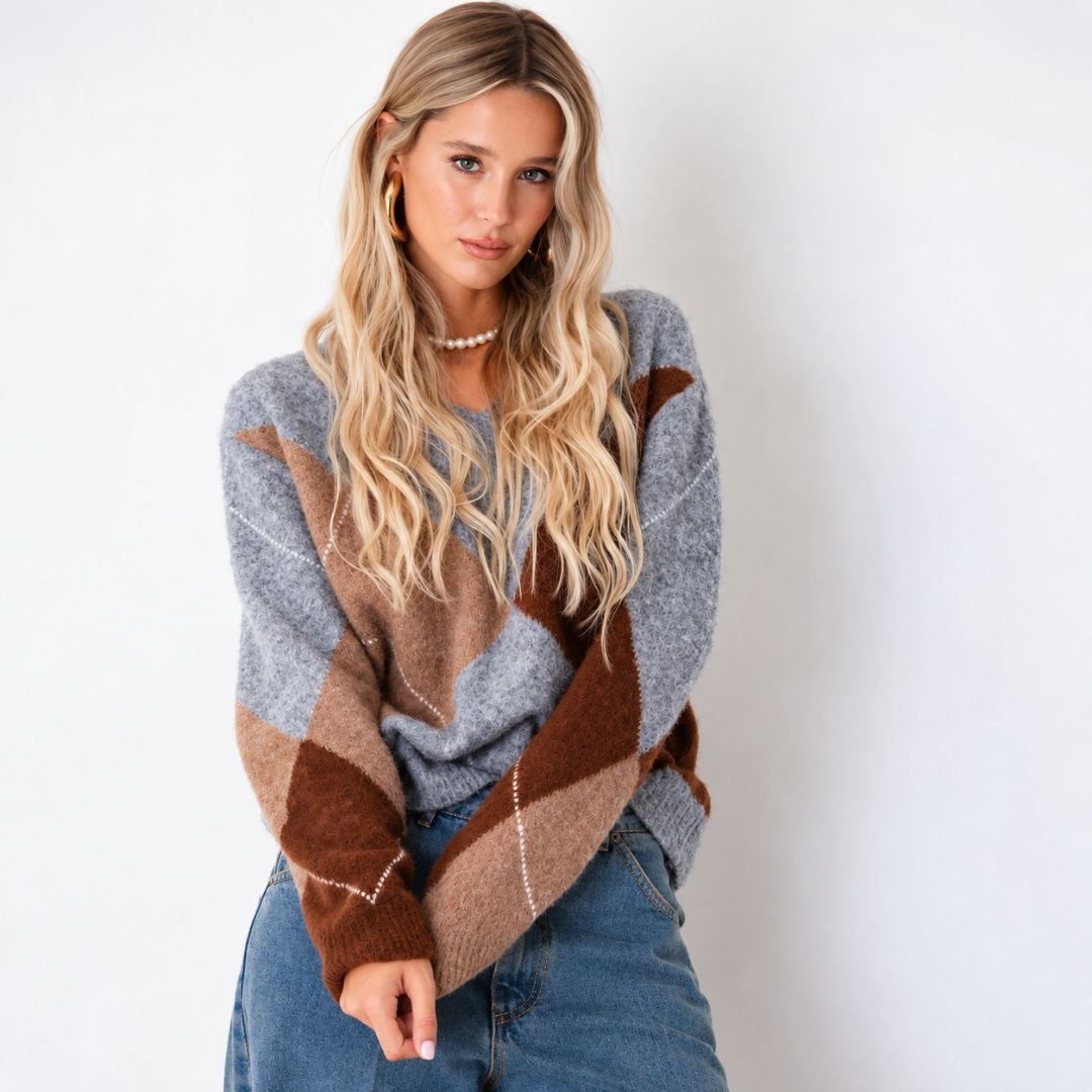 Stina | Rutig tröja i mohairlook